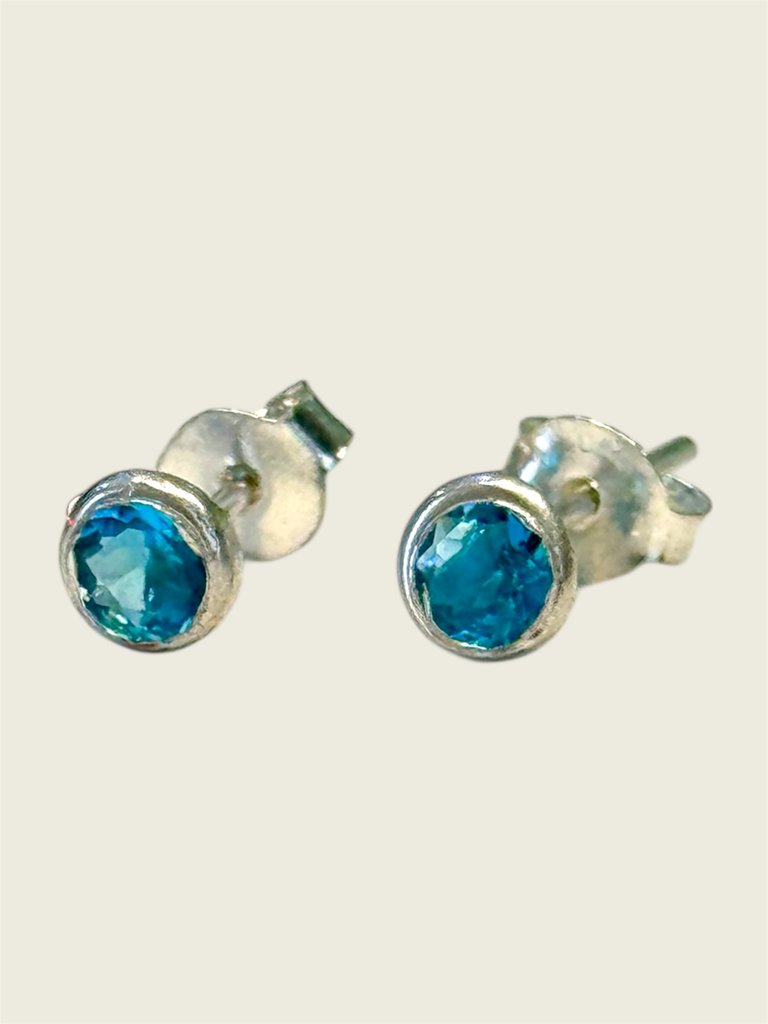 Topos en plata circón azul 3mm