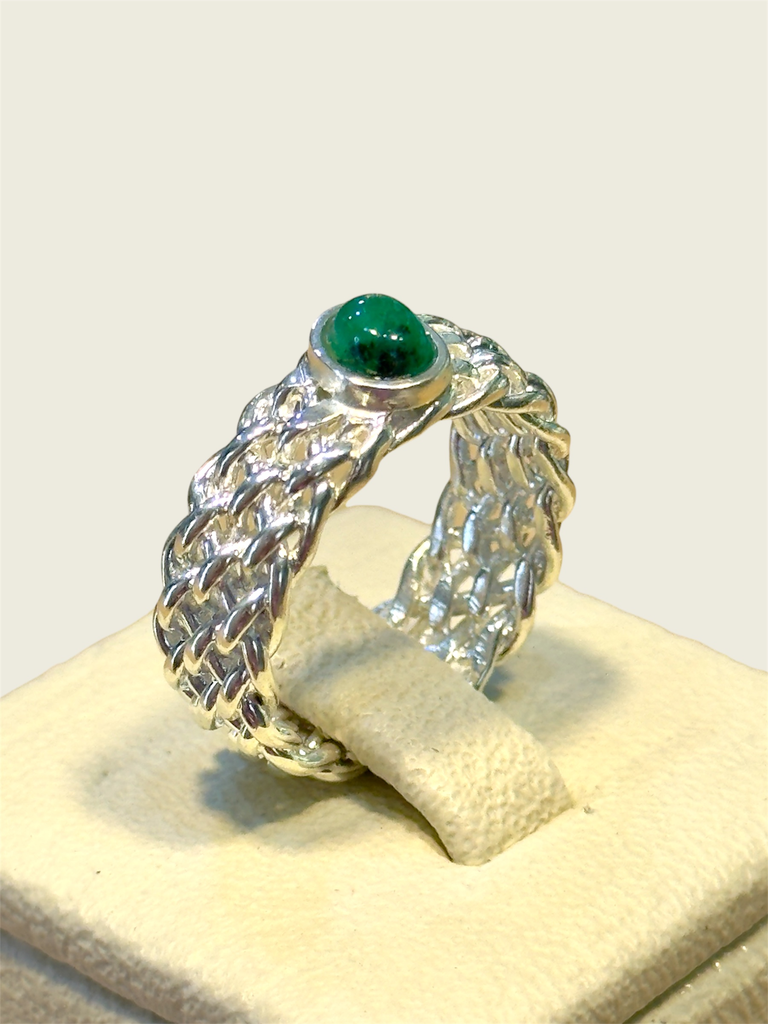 [A0162 AN] Argolla en plata trenzada con esmeralda cabujon T.8