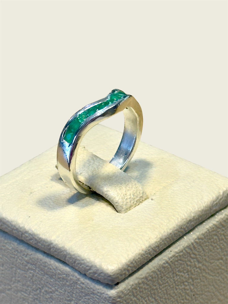 [A0166 AN] Argolla en plata curva con esmeraldas T.6