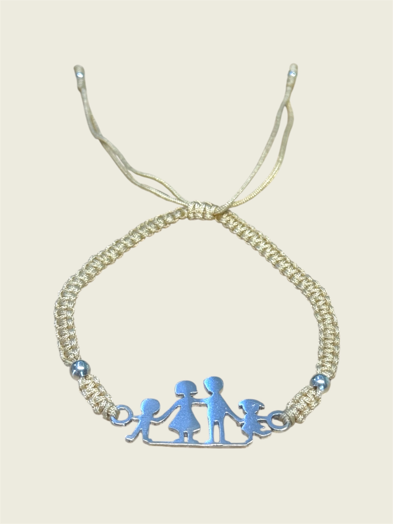 [A0137 PL] Manilla tejida color beige con dije de plata Familia