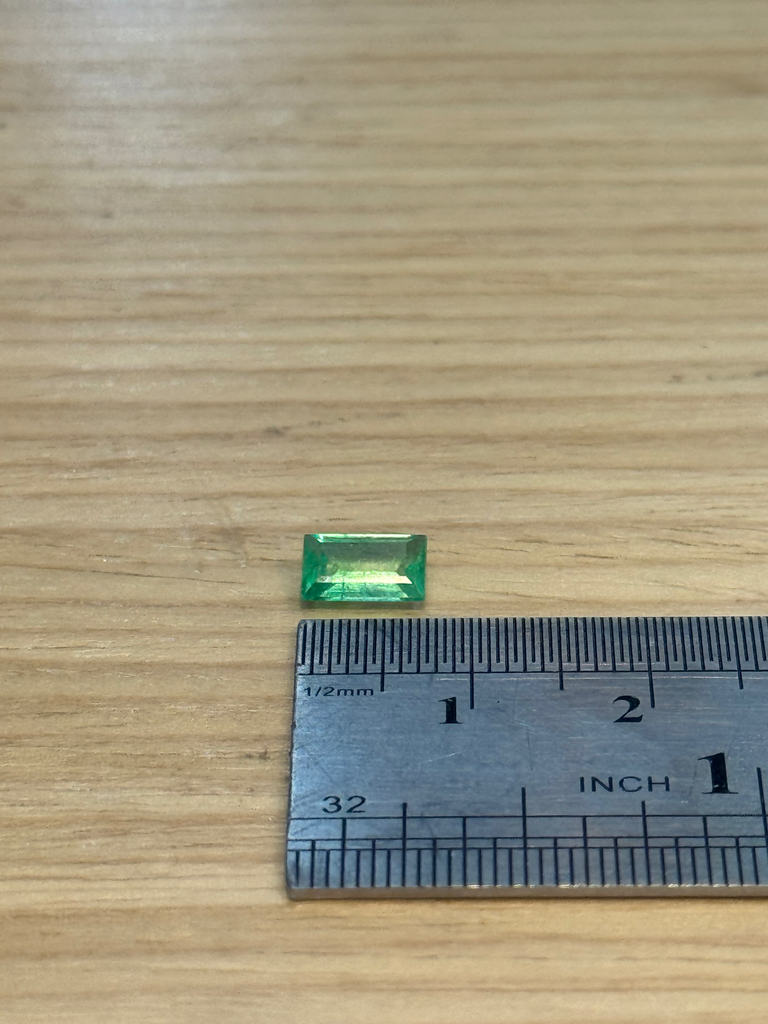 Esmeralda rectangular 0.78Qt (7x4.8mm)