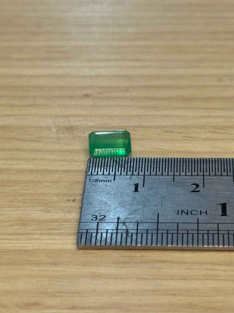 [A0028 ESM] Esmeralda rectangular0.94Qt (7.3x6mm)