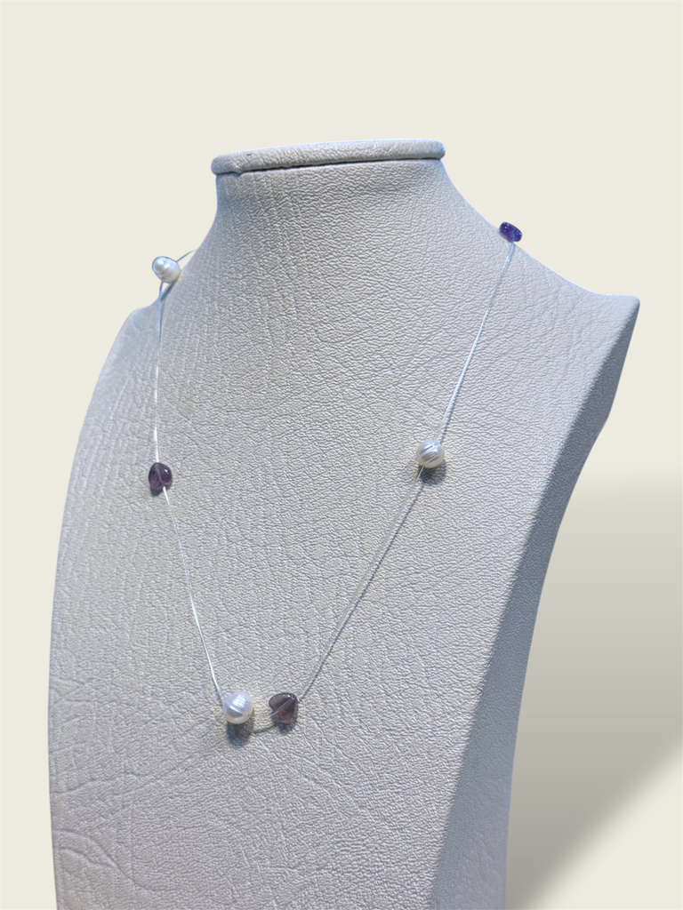 [A0207 CA] Gargantilla en nylon con corazones de amatista y perlas