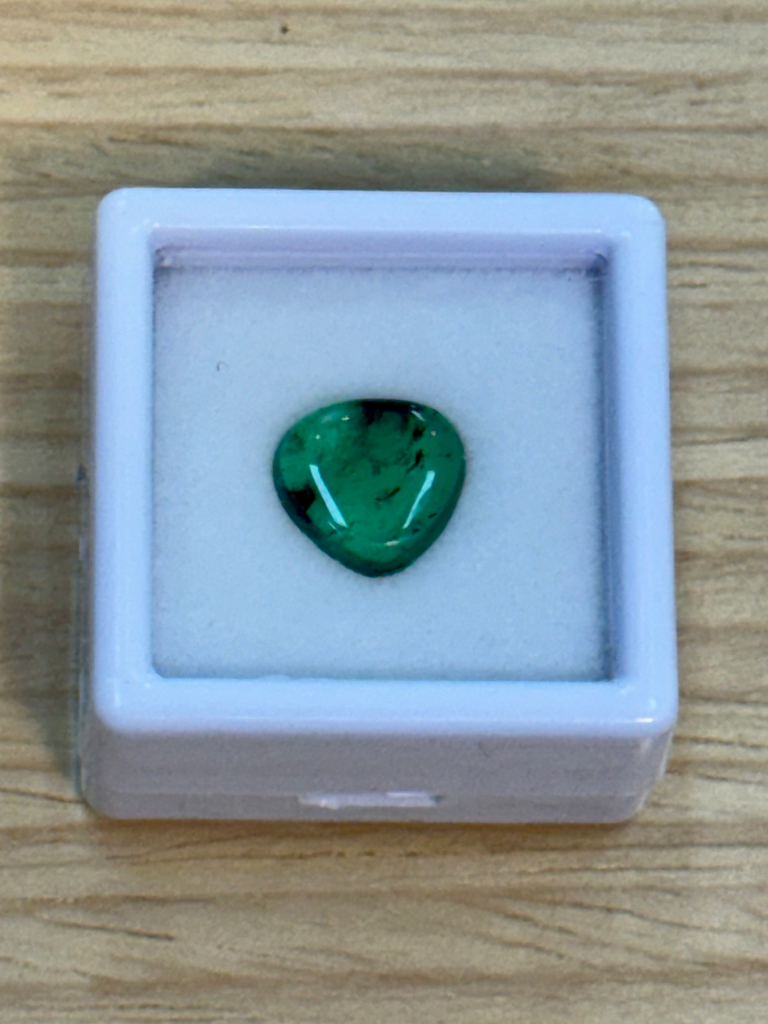 [A0035 ESM] esmeralda cabujón corte superman de 2.1 Quilates