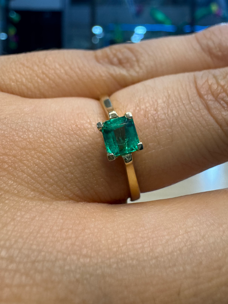 Anillo en oro 18k solitario con esmerlda cuadrada 0,49Qt Talla 6 - Cert.0163451